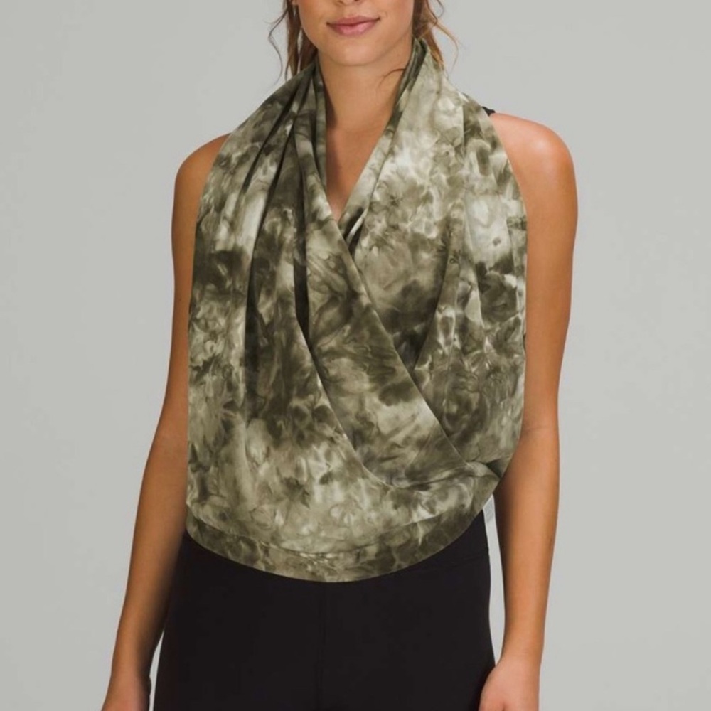 Lululemon Customizable Snap Scarf in Camouflage Green One Size NWT